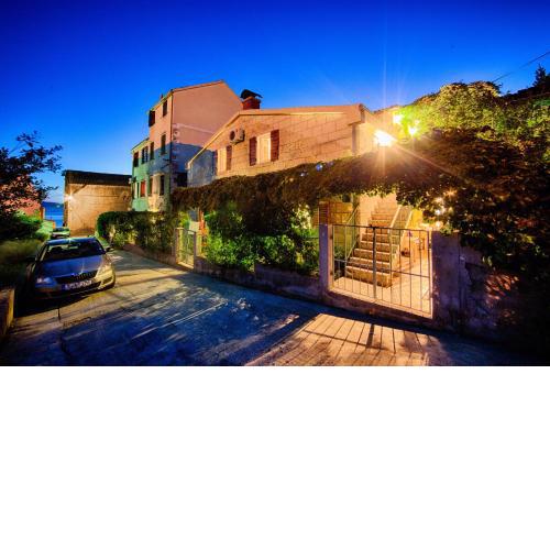 Apartments by the sea Komiza, Vis - 2450