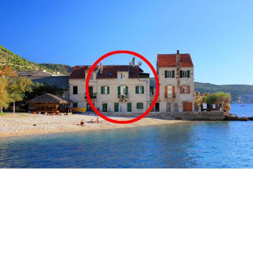 Apartments by the sea Komiza, Vis - 8533