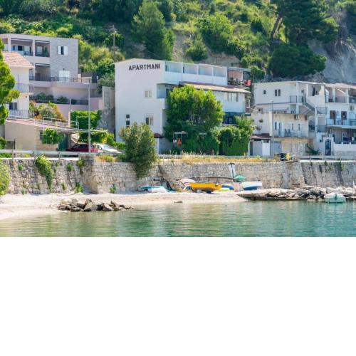 Apartments by the sea Krilo Jesenice, Omis - 10266
