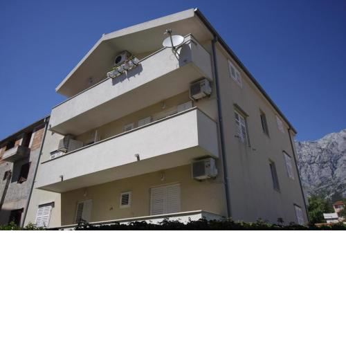 Apartments by the sea Makarska - 15840