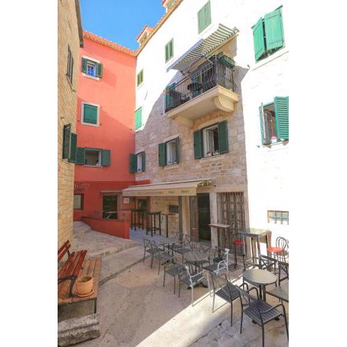 Apartments by the sea Makarska - 17903