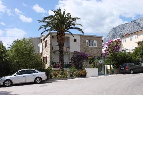 Apartments by the sea Makarska - 6882