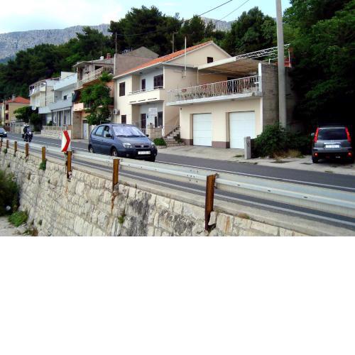 Apartments by the sea Mali Rat (Omis) - 2811