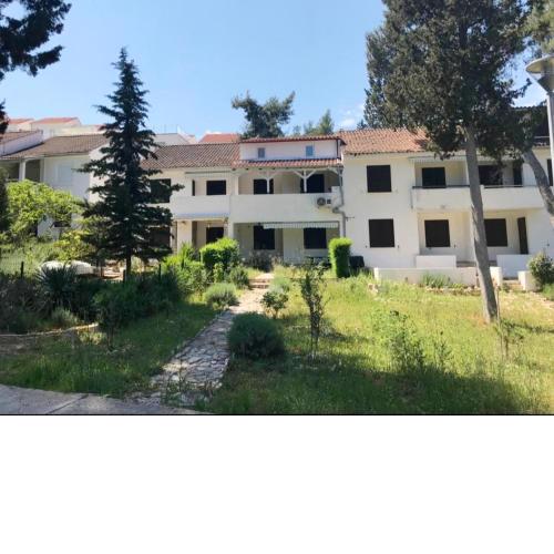 Apartments by the sea Necujam, Solta - 19697