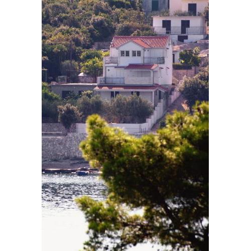 Apartments by the sea Necujam, Solta - 5182