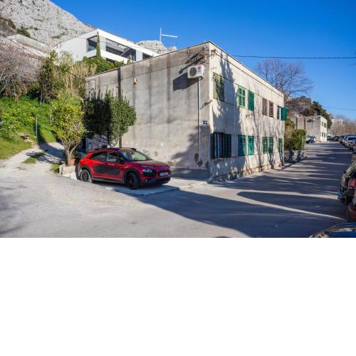 Apartments by the sea Omis - 20906