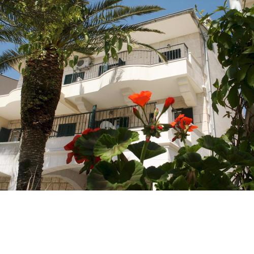 Apartments by the sea Podgora, Makarska - 11335