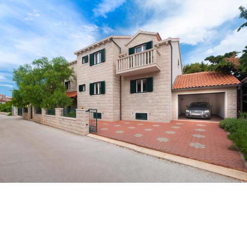Apartments by the sea Postira, Brac - 15242