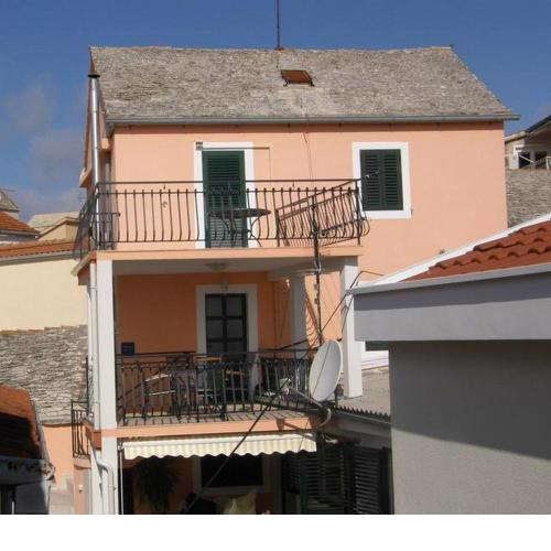 Apartments by the sea Primosten - 17975
