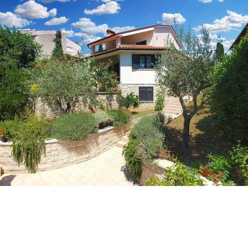 Apartments by the sea Pula - 22753