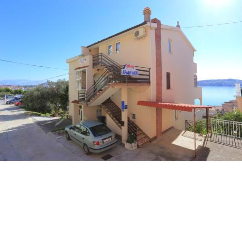 Apartments by the sea Seget Donji, Trogir - 18488