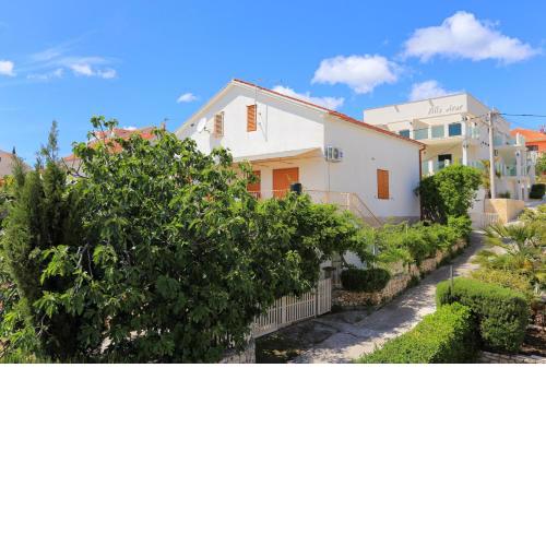 Apartments by the sea Seget Vranjica, Trogir - 17125