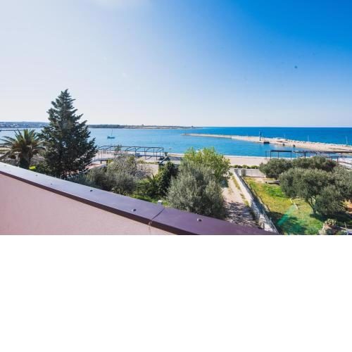 Apartments by the sea Semy