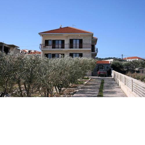 Apartments by the sea Slatine, Ciovo - 1137