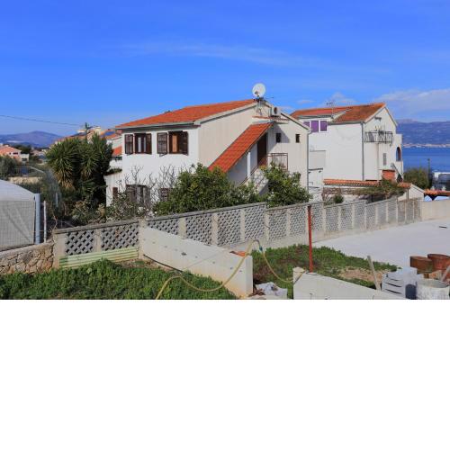 Apartments by the sea Slatine, Ciovo - 16345