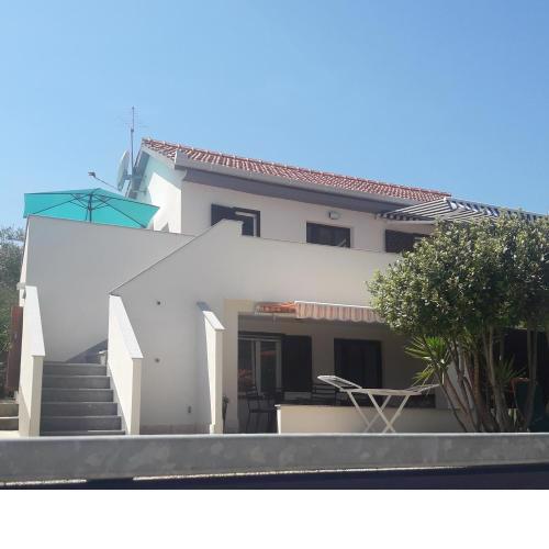 Apartments by the sea Slatine, Ciovo - 16957