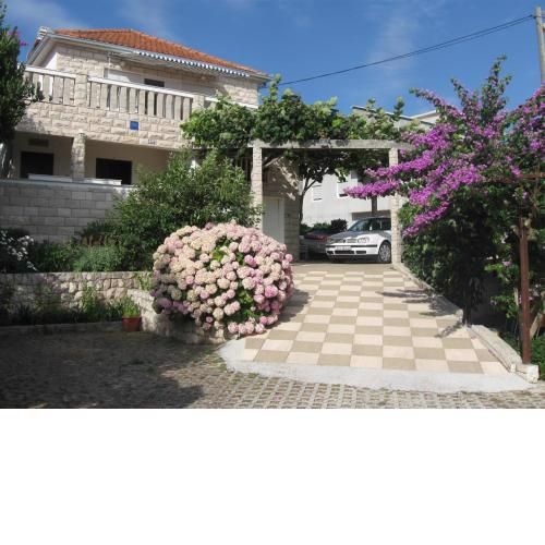 Apartments by the sea Slatine, Ciovo - 17456