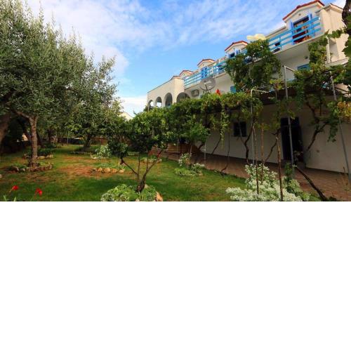 Apartments by the sea Sucuraj, Hvar - 3589