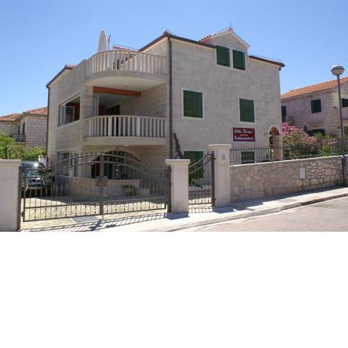 Apartments by the sea Supetar, Brac - 4274