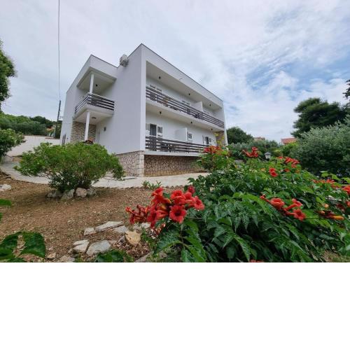 Apartments by the sea Tisno, Murter - 17716