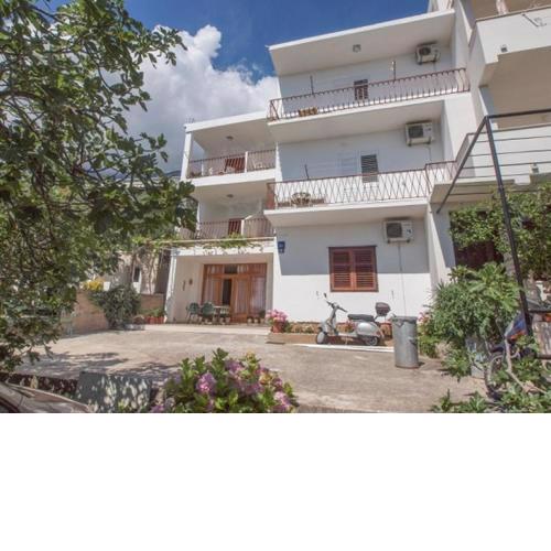 Apartments by the sea Tucepi, Makarska - 13955