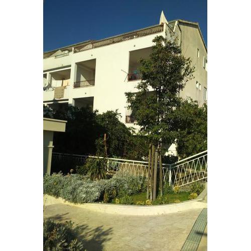 Apartments by the sea Tucepi, Makarska - 16830