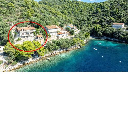 Apartments by the sea Ubli, Lastovo - 8344