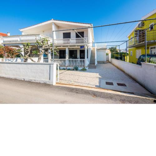 Apartments by the sea Vir - 18586