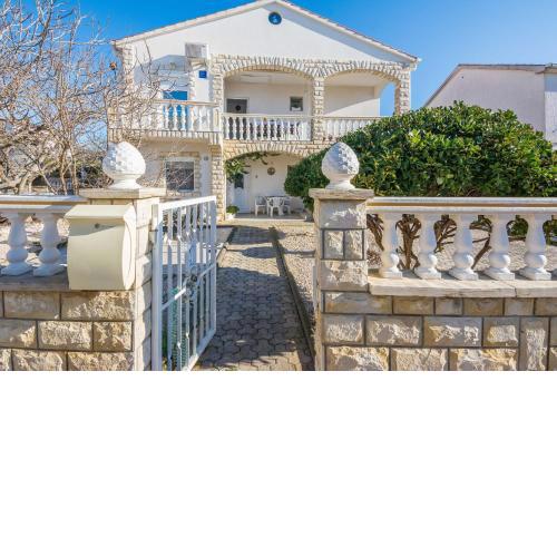 Apartments by the sea Vir - 20750