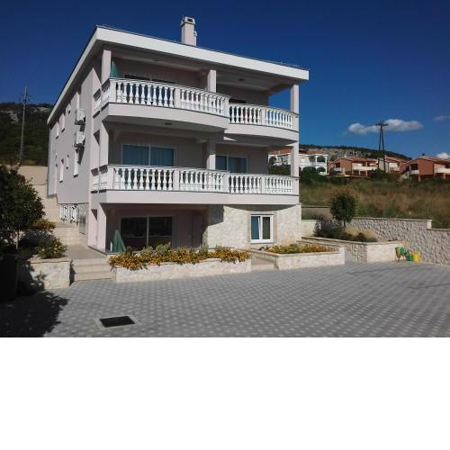 Apartments Čirjak