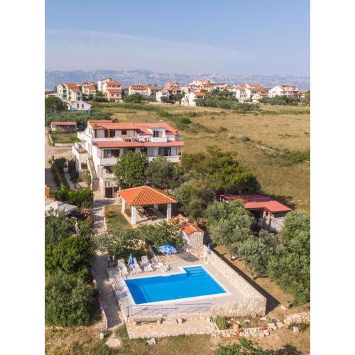Apartments Crljenko