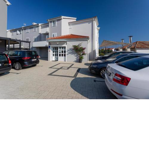 Apartments Crnekovic Tomislava 8
