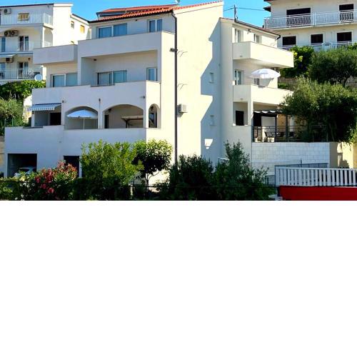 Apartments Dinko Podstrana