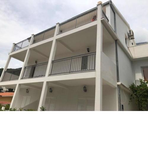 Apartments Eddie
