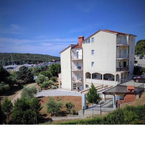 Apartments E&F, Veruda Porat, free parking