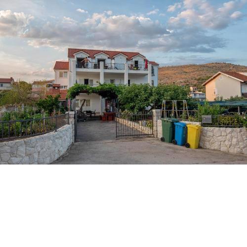 Apartments for families with children Grebastica, Sibenik - 477