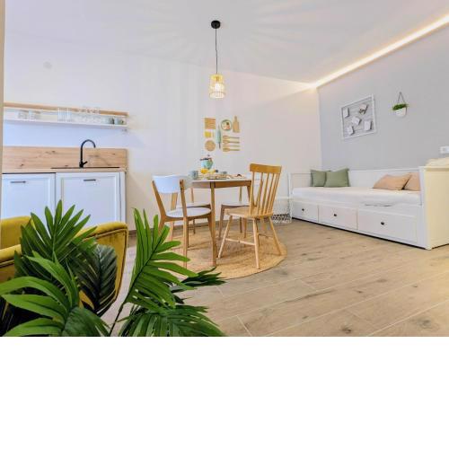 Apartments Gin & Tonic
