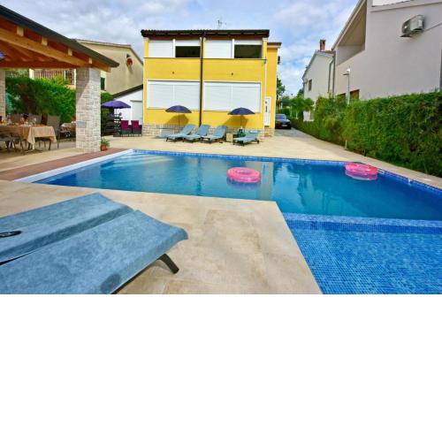 Apartments House Anna for max 13 Persons in Poreč, pet friendly