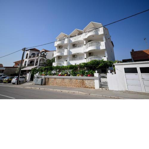 Apartments Ineta