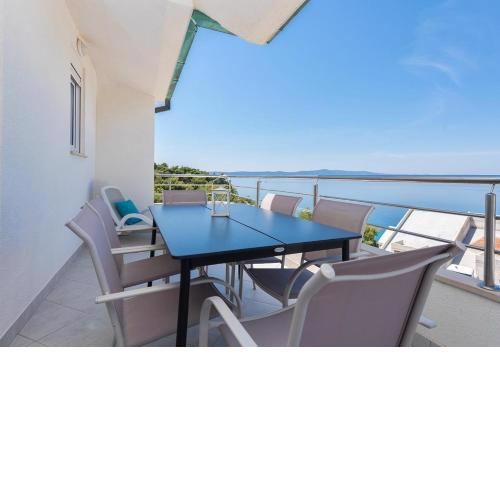 Apartments Ivi - 100 m from pebble beach