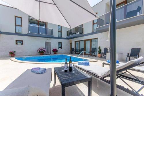 Apartments Ivica - 100m from the sea
