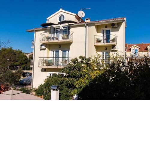 Apartments Ivica
