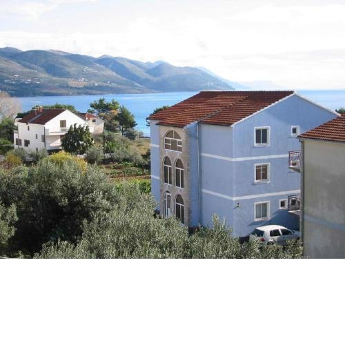 Apartments Jaki