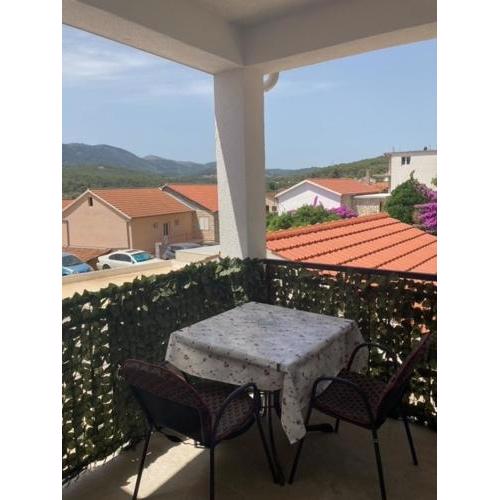 Apartments Jelsa (4440)