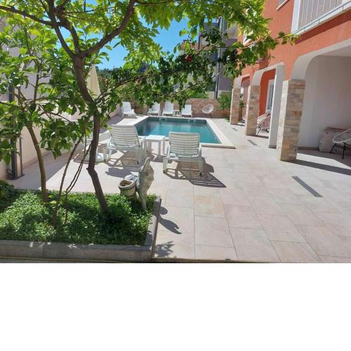 Apartments J&J with Swimming Pool