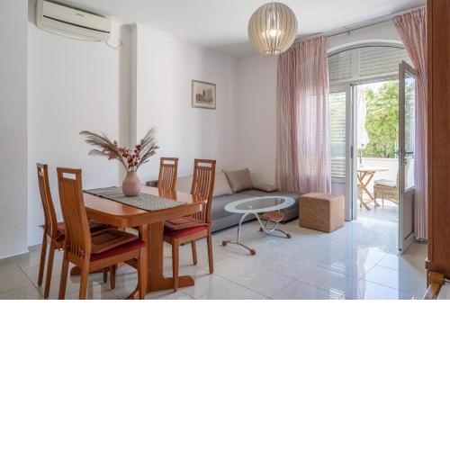 Apartments K & N