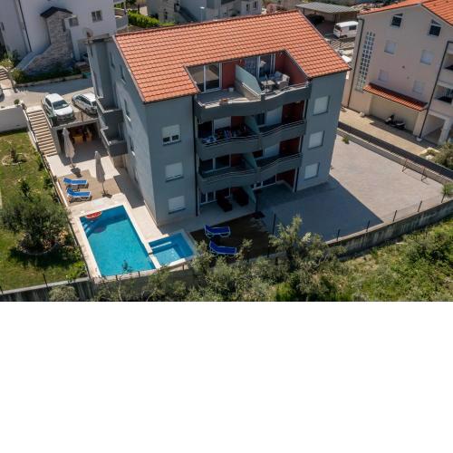 Apartments Karlo