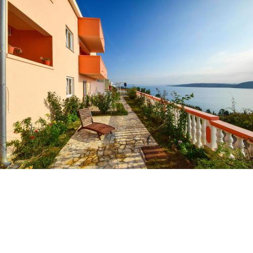 Apartments Komadina 596
