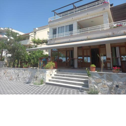 Apartments Kurilj