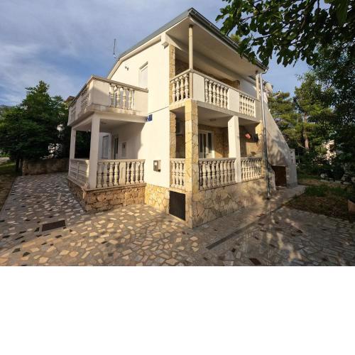 Apartments Lana - 30 m from the sea